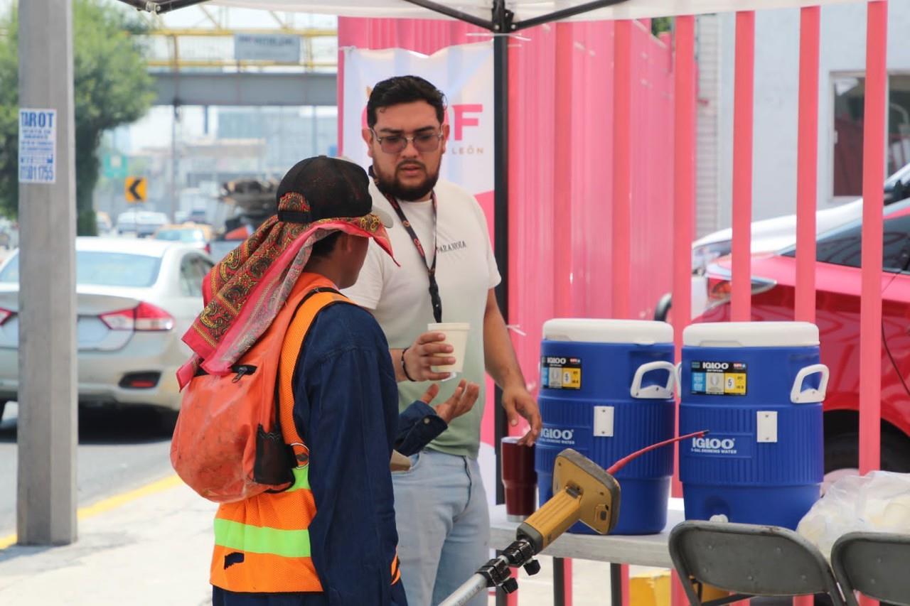 Instala DIF Nuevo León módulo de hidratación en avenida Morones Prieto