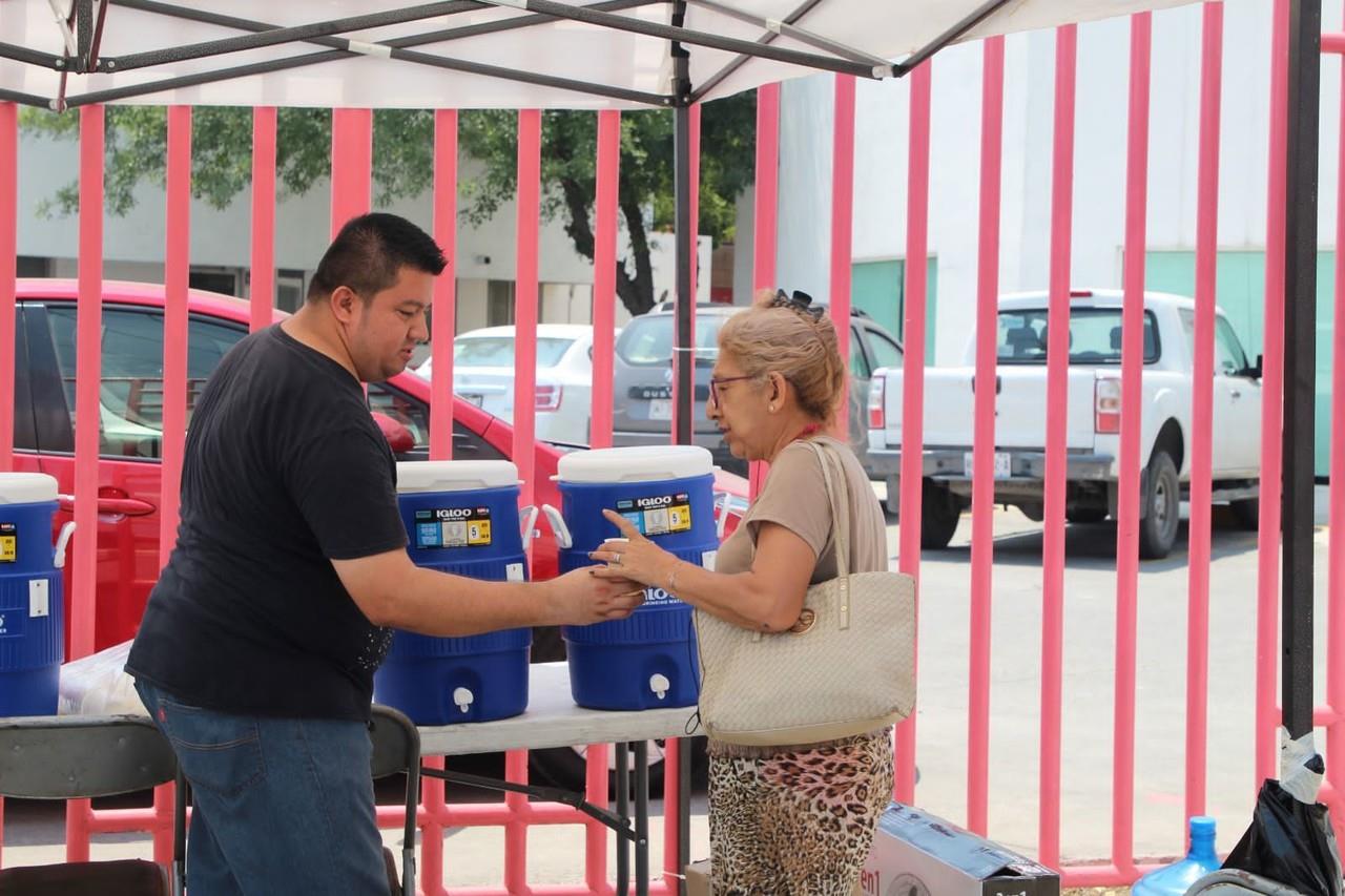 Instala DIF Nuevo León módulo de hidratación en avenida Morones Prieto