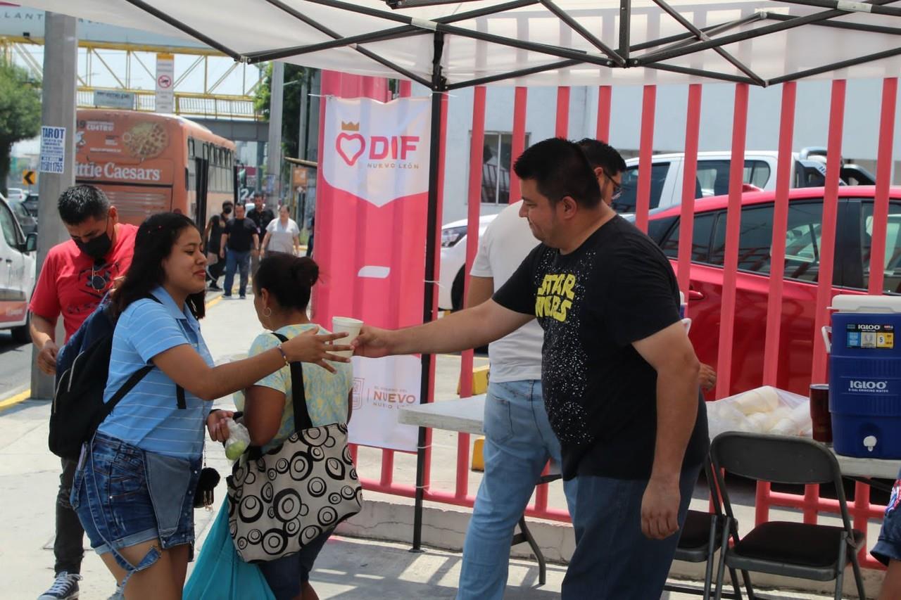 Instala DIF Nuevo León módulo de hidratación en avenida Morones Prieto