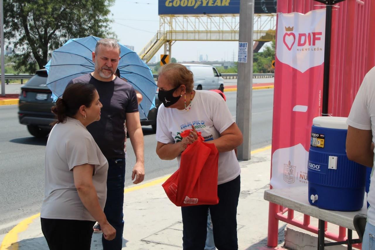 Instala DIF Nuevo León módulo de hidratación en avenida Morones Prieto