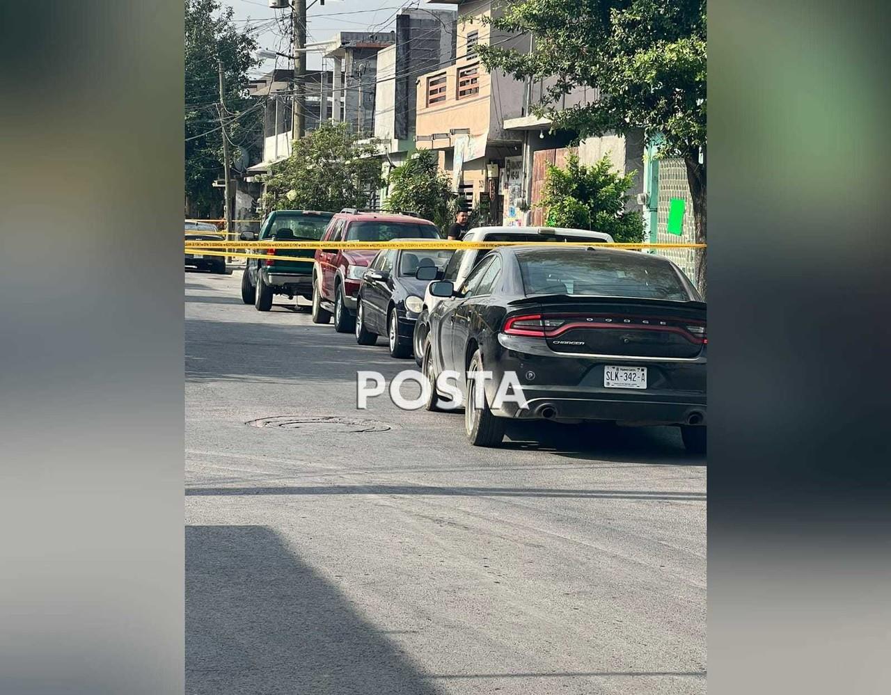 Elementos de la policía de Monterrey y agentes ministeriales cercaron el área, mientras peritos recababan evidencias. Foto: Raymundo Elizalde.