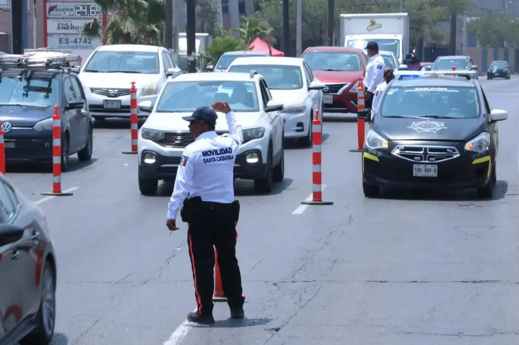 Saca Santa Catarina de circulación vehículos contaminantes con operativo