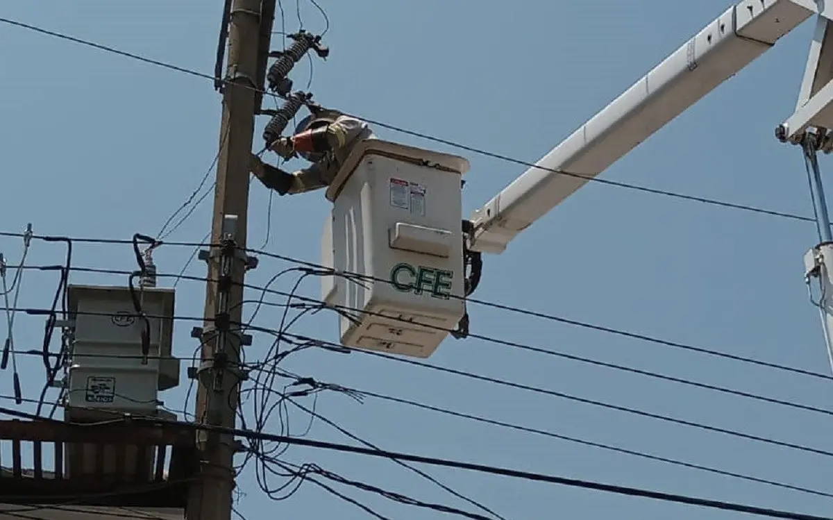 La CFE también destacó que ha redoblado esfuerzos en sus áreas para garantizar las condiciones de suministro de energía por esta onda de calor. Foto: CFE Nacional