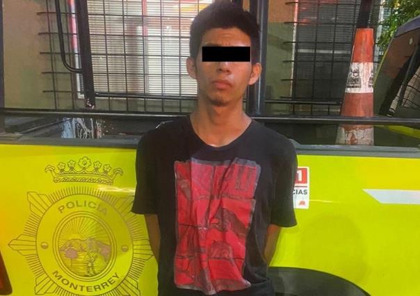 Capturan a joven tras robar dos botellas de tequila y una de whisky