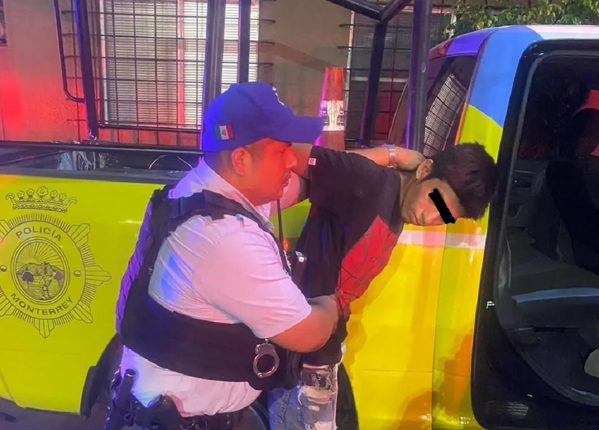 Capturan a joven tras robar dos botellas de tequila y una de whisky