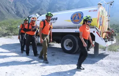 Combate Grupo Jaguares incendio forestal en ejido El Pajonal en Santa Catarina
