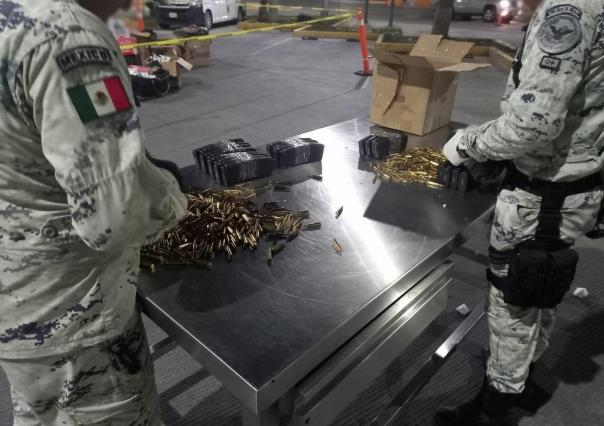 Caen 3 con cargadores y cartuchos útiles en puente internacional de Coahuila