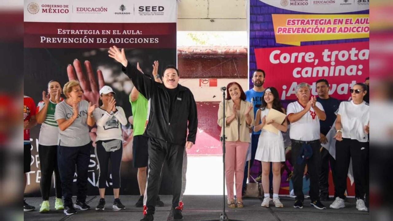 El Secretario de Educación en Durango, Guillermo Adame, estuvo presente en la Secundaria Técnica 67, por la Jornada Nacional Si te Drogas te Dañas. Foto: Facebook Dr. Guillermo Adame Calderón.