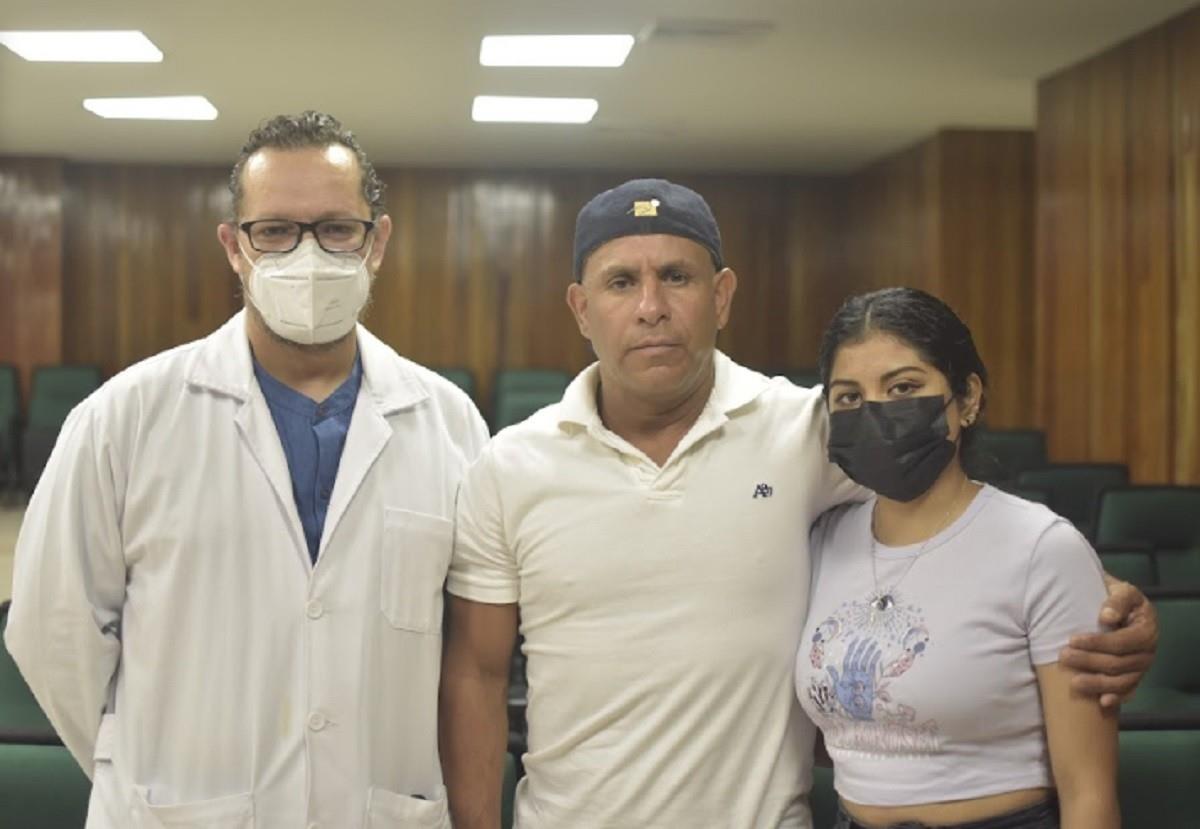 ¡Gran amor de un padre! Dona un riñón a su hija que sufría insuficiencia renal