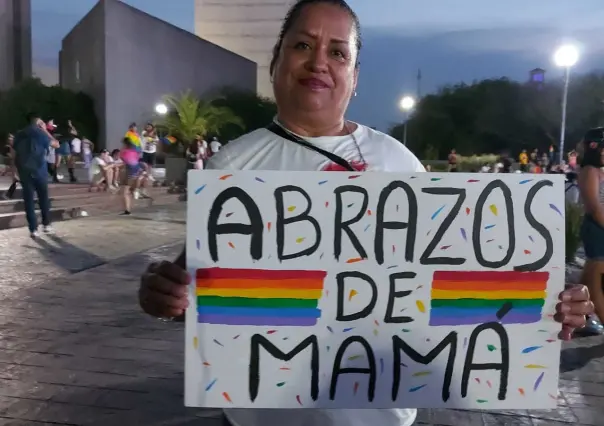 Abrazos de mamá para jóvenes de comunidad LGBT