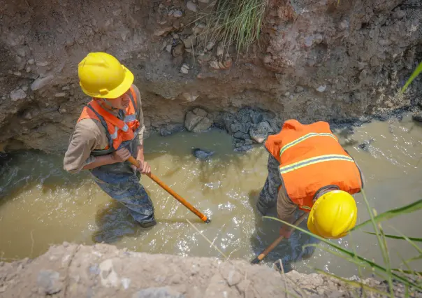 Empleados de AyD trabajan para garantizar suministro de agua y drenaje eficiente