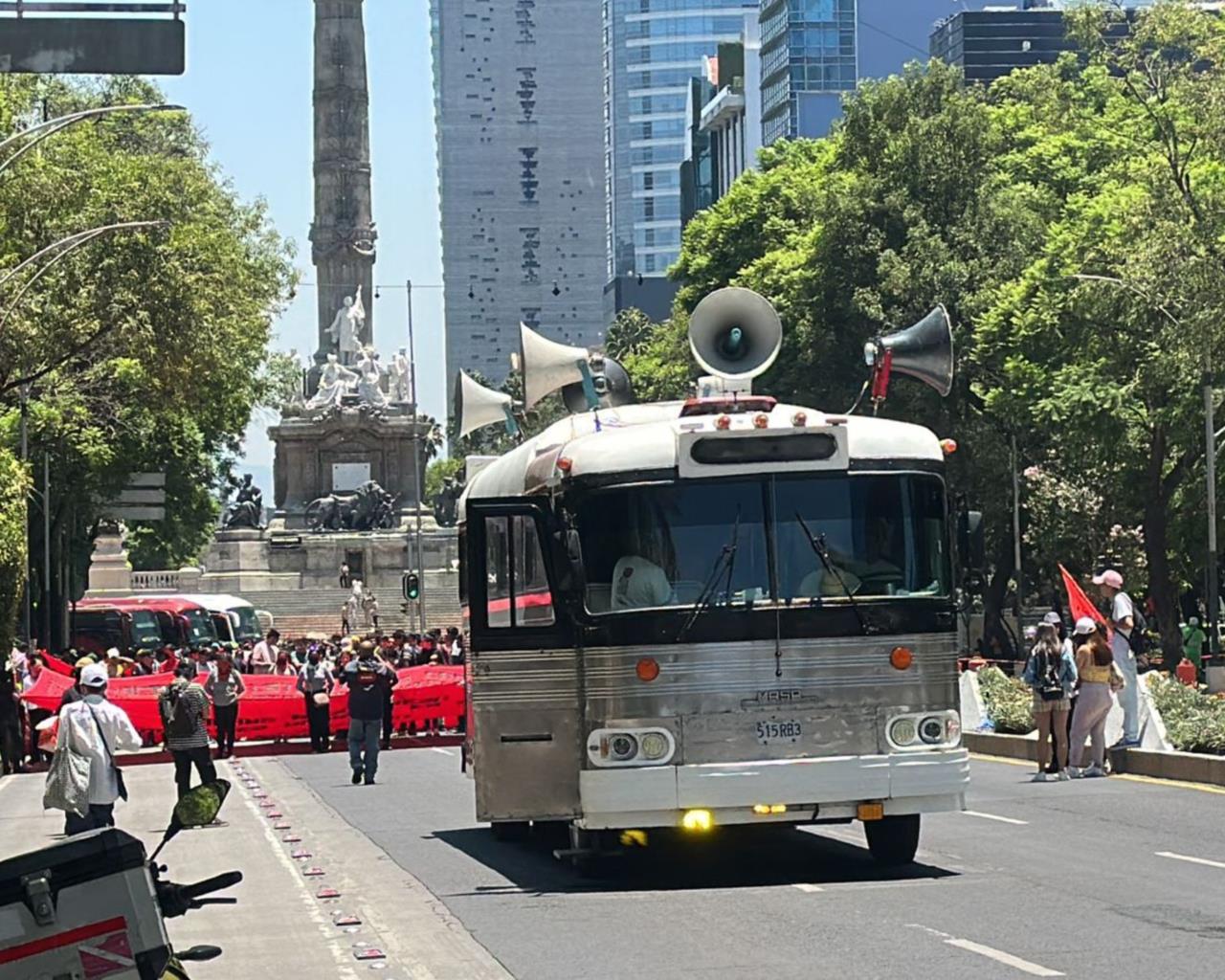 Estudiantes de FECSM marchan en Reforma por cumplimiento de pliego petitorio. Foto: Ramón Ramírez