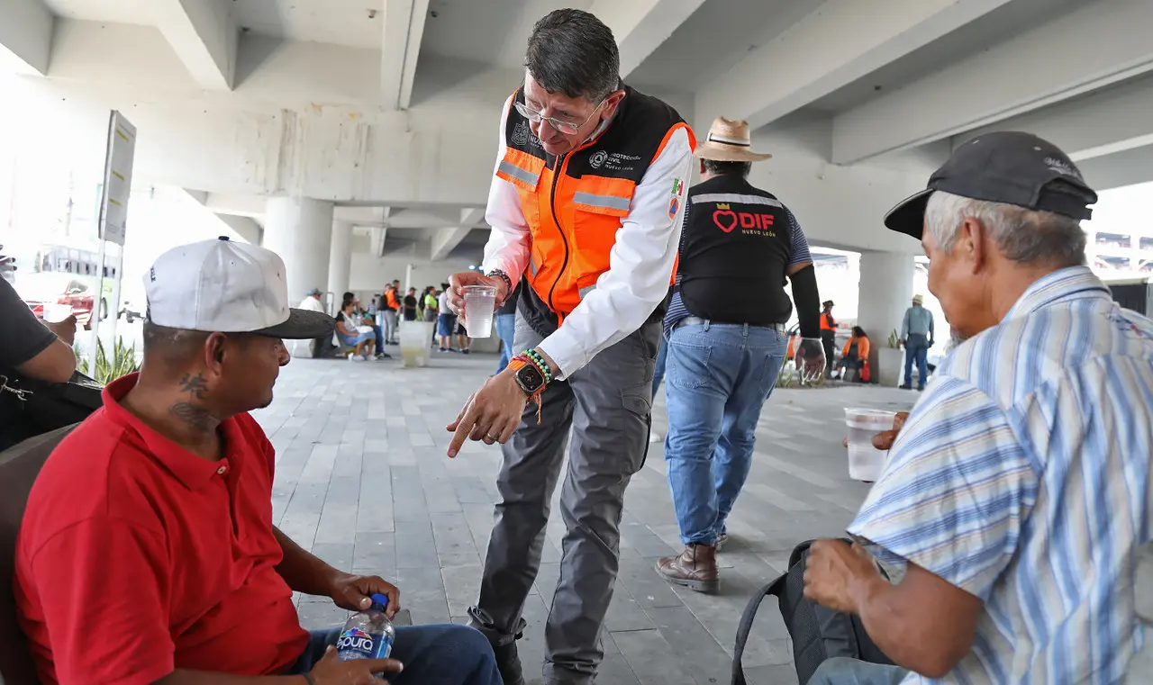 Operativo “Hidratación” brinda apoyo durante ola de calor en Nuevo León