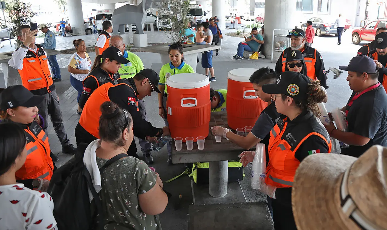 Operativo “Hidratación” brinda apoyo durante ola de calor en Nuevo León