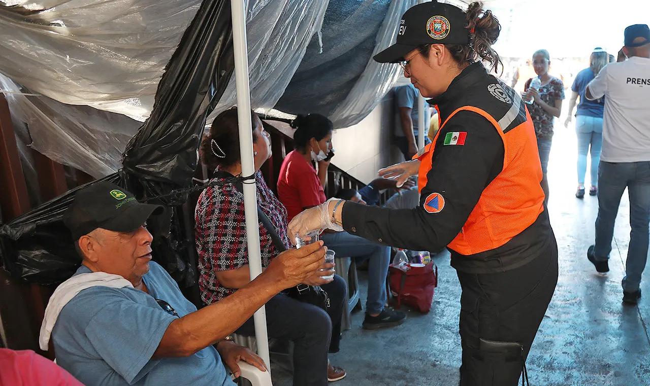 Operativo “Hidratación” brinda apoyo durante ola de calor en Nuevo León