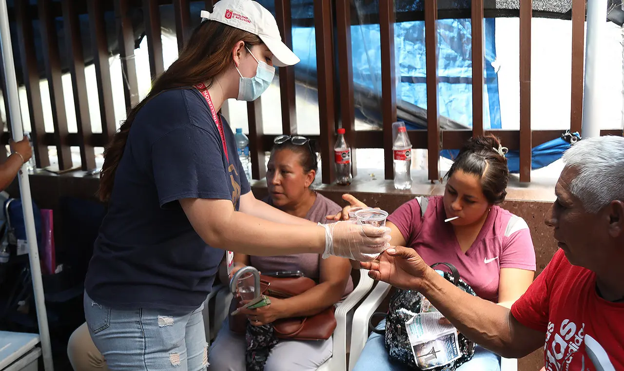 Operativo “Hidratación” brinda apoyo durante ola de calor en Nuevo León