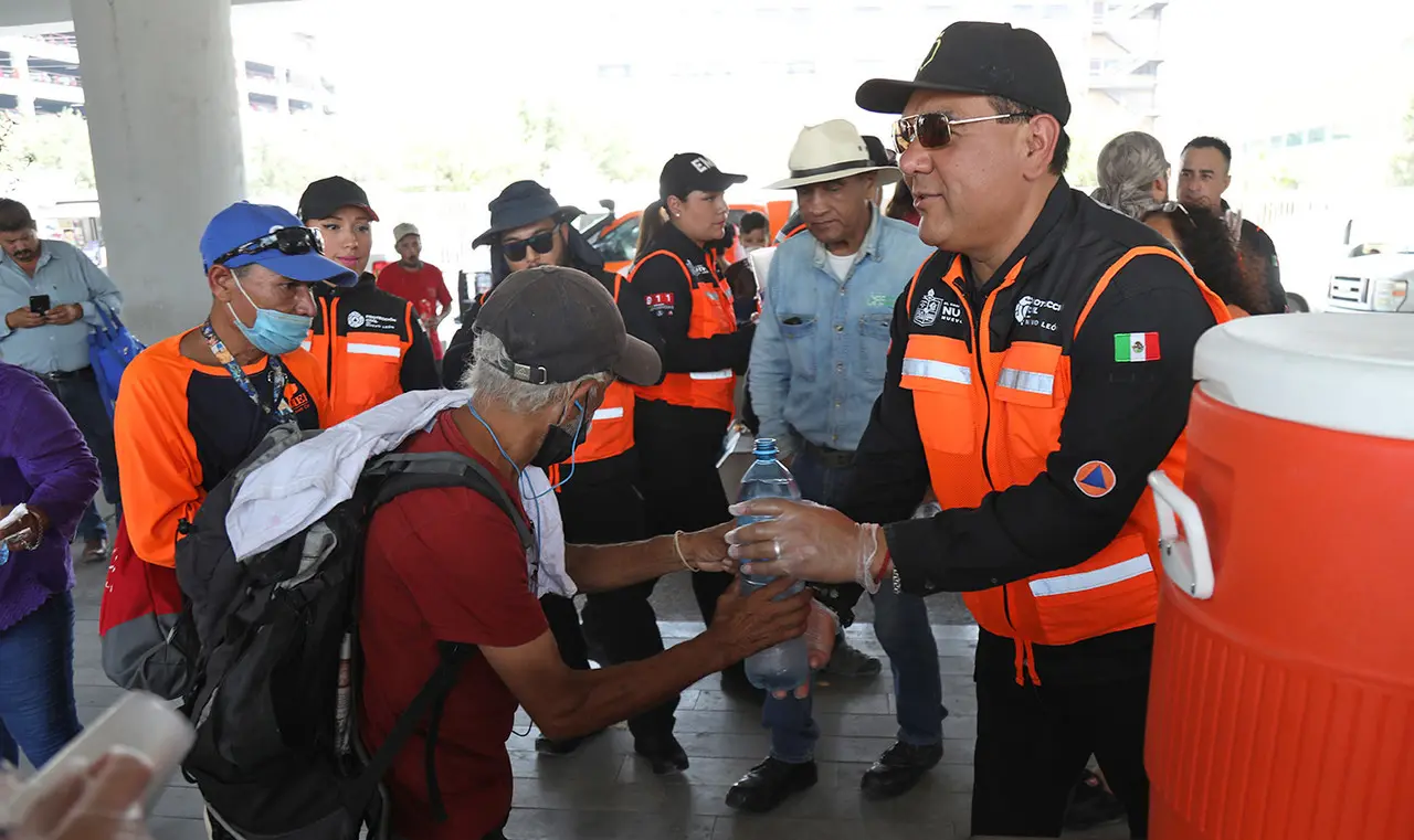 Operativo “Hidratación” brinda apoyo durante ola de calor en Nuevo León