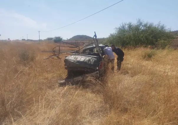 Camión de gasera embiste a familia y destruye su pick-up; hay tres lesionados