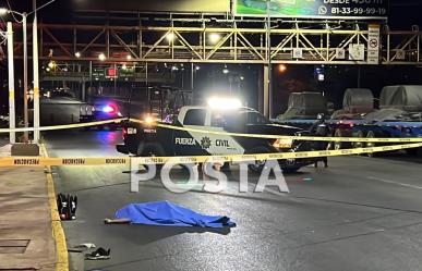 Muere joven arrollado en avenida Eugenio Garza Sada