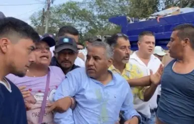 Atacan a “huevazos” a alcalde de Veracruz por falta de agua en ola de calor