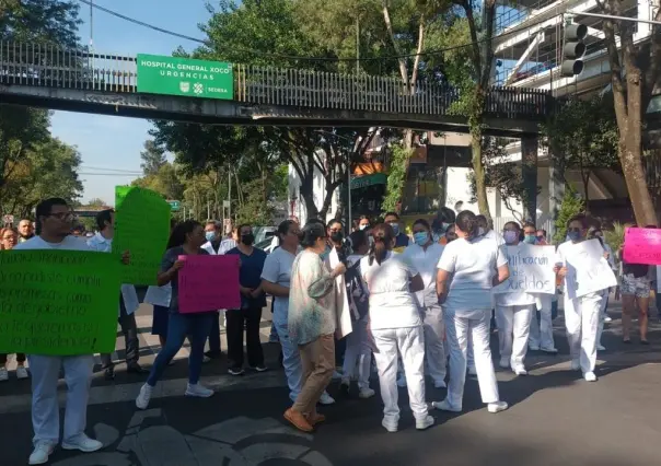 Bloquea personal médico avenida México Coyoacán en demanda de basificación