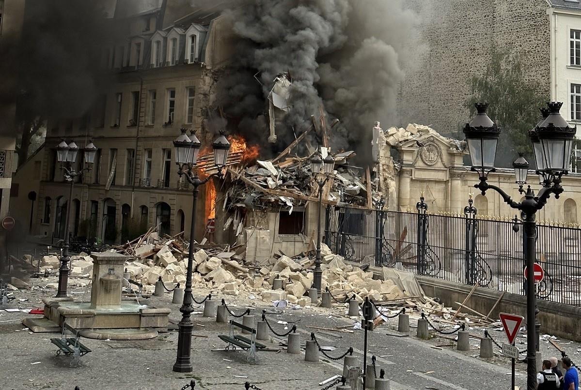Explosión de gas en edificio del centro histórico de París deja 29 heridos