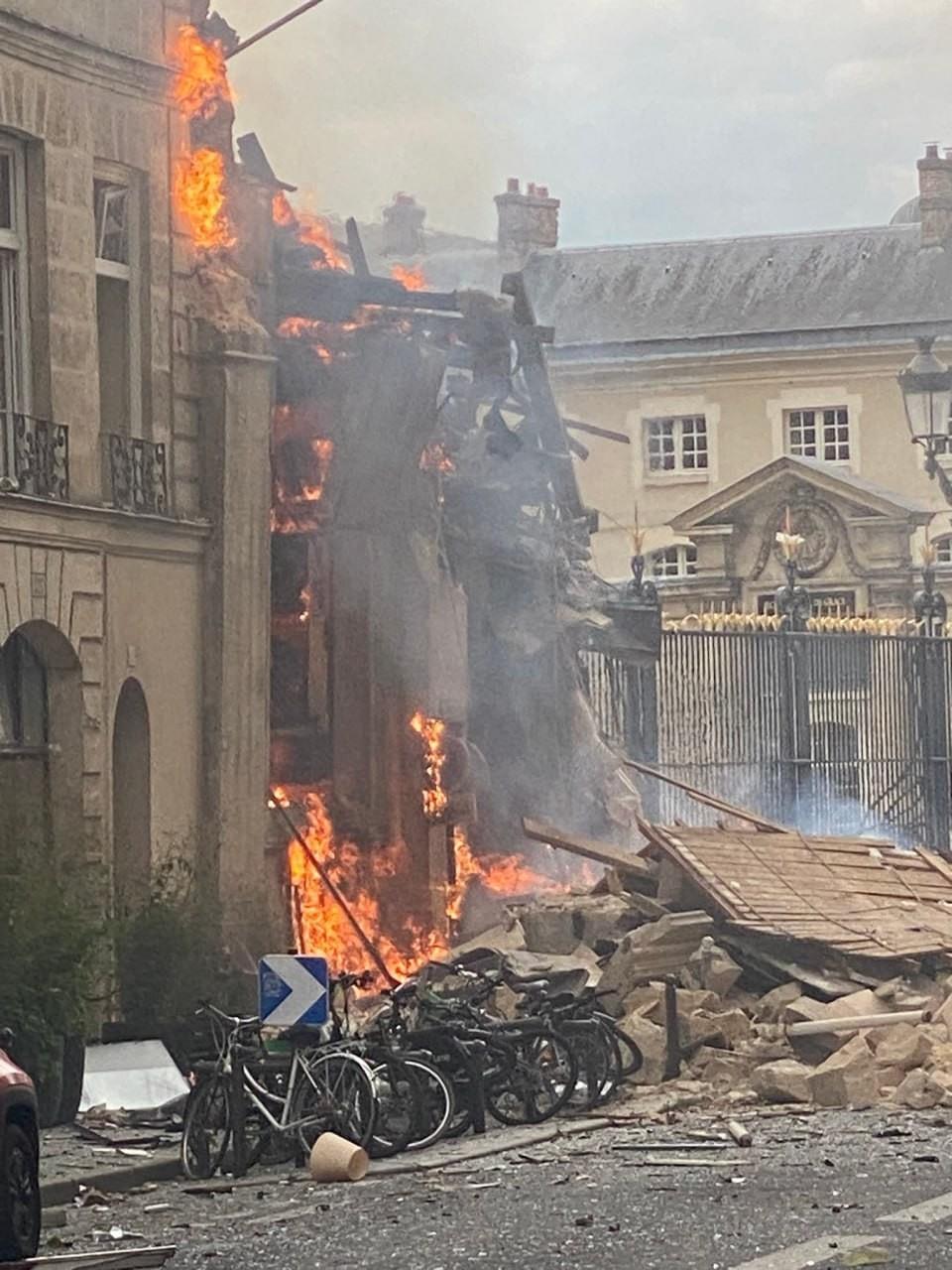 Explosión de gas en edificio del centro histórico de París deja 29 heridos