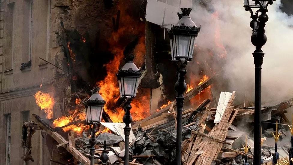 Explosión de gas en edificio del centro histórico de París deja 29 heridos