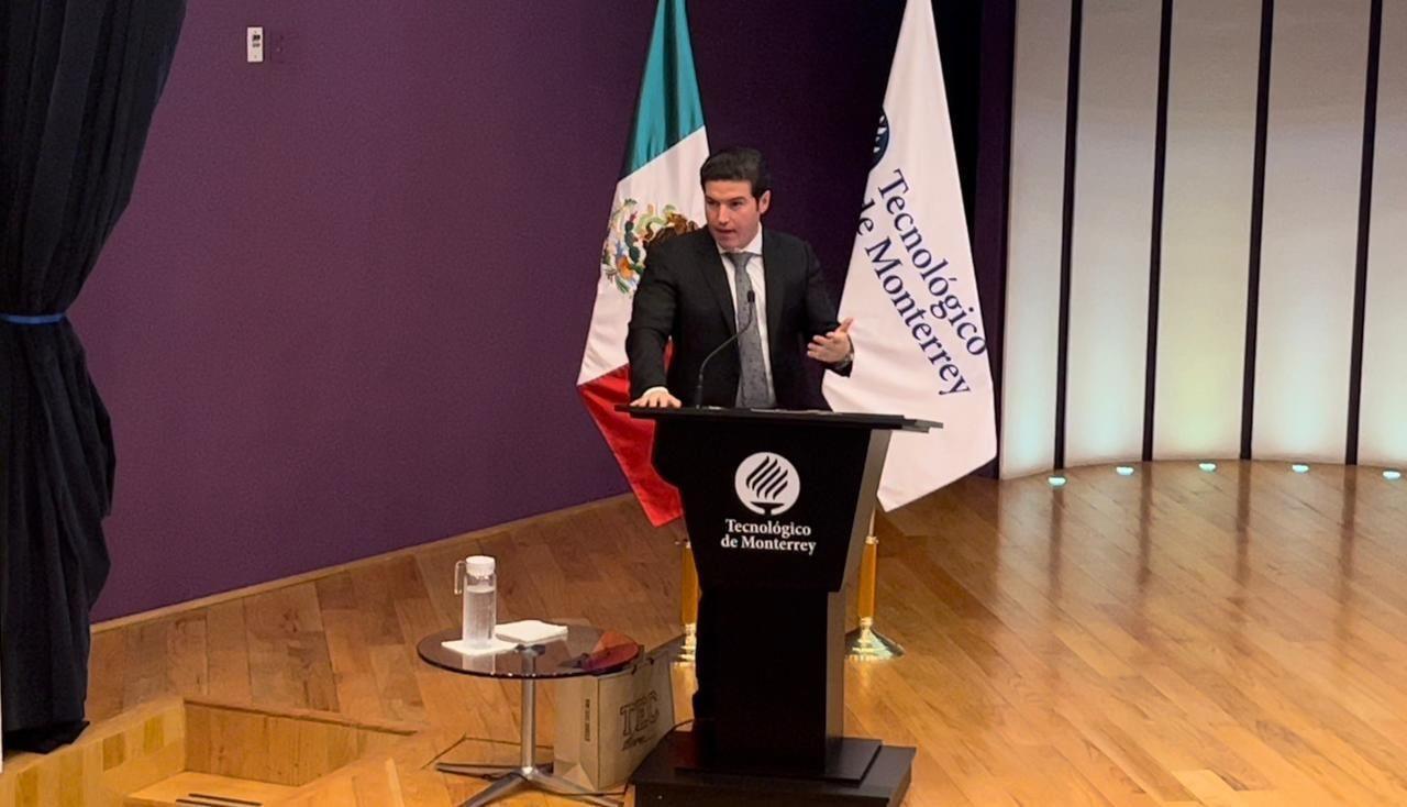 Samuel García presenta su nuevo libro sobre el equilibrio en la Federación. Foto: Miguel Hernández