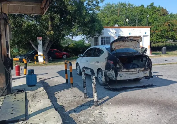 Moviliza incendio de vehículo en gasera en Guadalupe