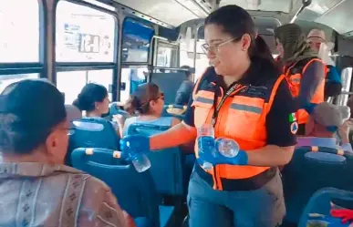 Realiza Protección Civil de Nuevo León operativo carrusel de hidratación