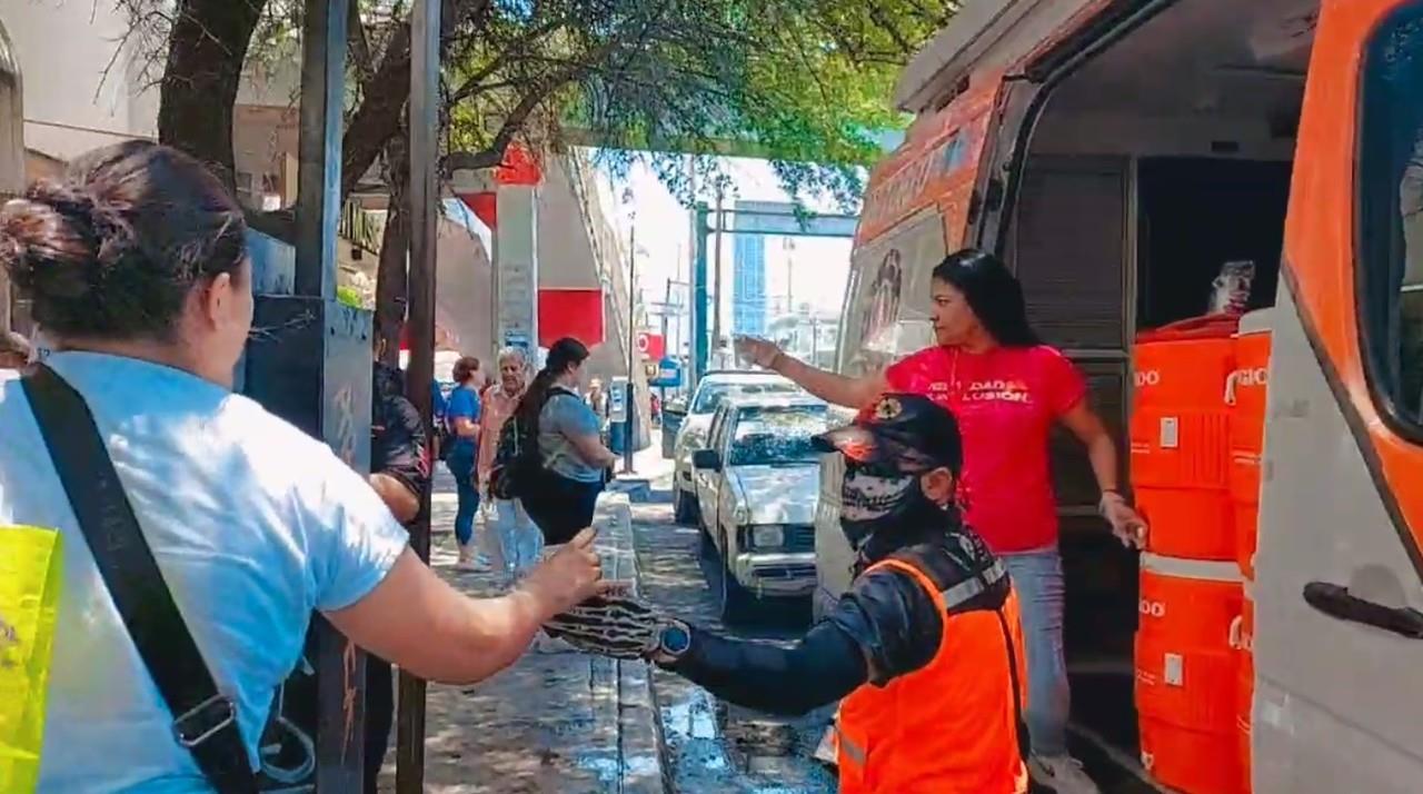 Realiza Protección Civil de Nuevo León operativo carrusel de hidratación