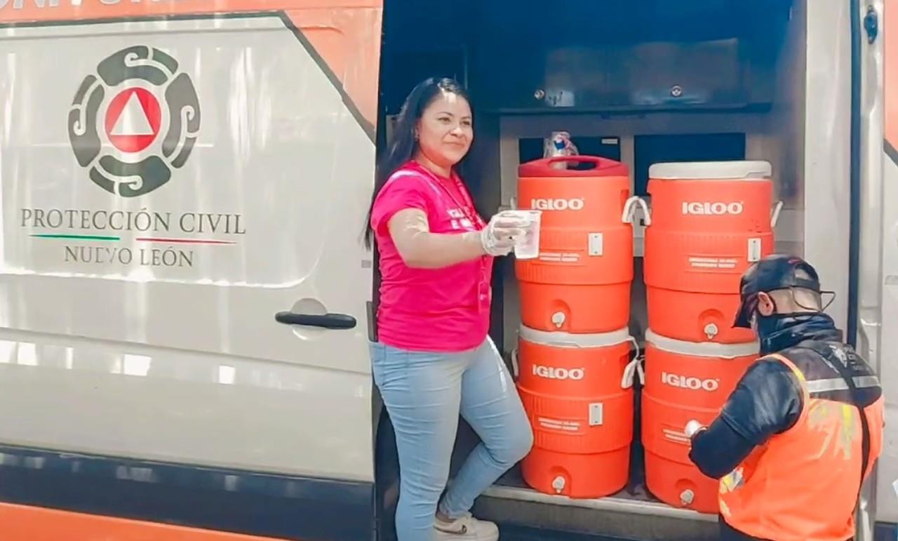 Realiza Protección Civil de Nuevo León operativo carrusel de hidratación