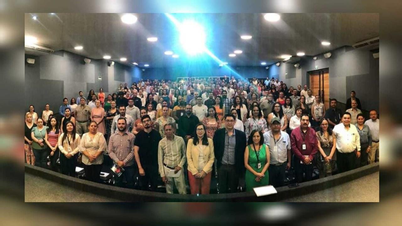 Con el fin de tener un mejor manejo de recursos públicos, 300 funcionarios recibieron capacitación. Foto: Facebook SECOED_Contraloría del Estado de Durango.