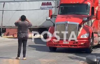 Derriba tráiler cableado en zona residencial de Monterrey