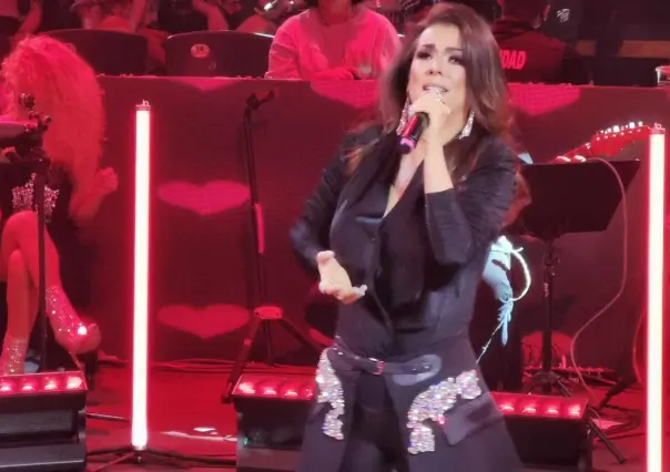 Edith Márquez seduce al público de Monterrey con su voz