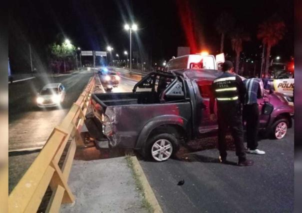 Sufren jovencitos una fuerte volcadura; sobreviven con golpes leves