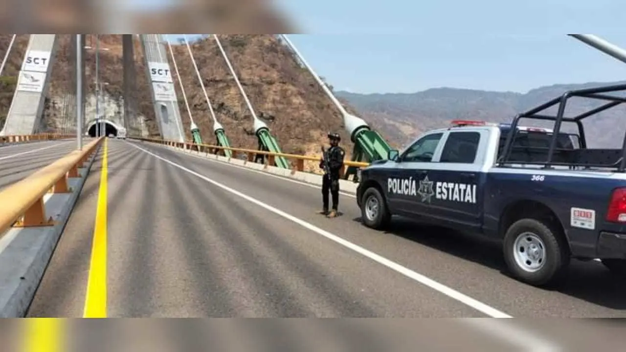 Recorridos constantes de vigilancia en las carreteras del estado por parte de elementos de la Policía Estatal. Foto: Facebook SSP Durango.