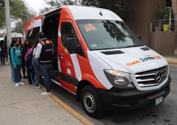 Fortalecen transporte en Santa Catarina con programa Santa Bus y Muevoleon