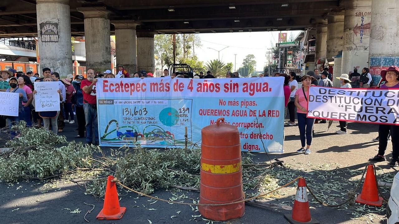 Los manifestantes esperan tener diálogo con las autoridades municipales ya que se lo contrario no van a retirar el bloqueo. Foto: Israel Lorenzana.