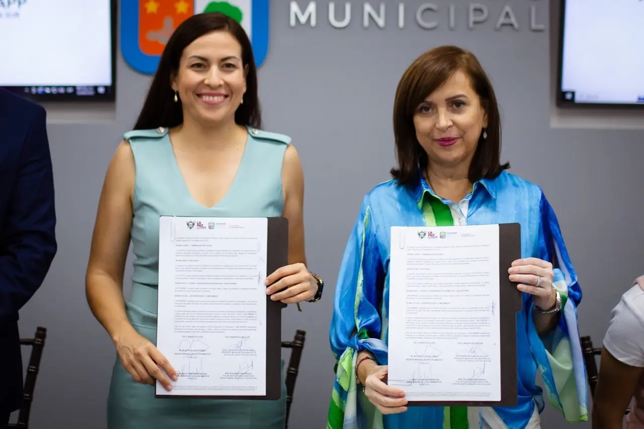 La alcaldesa de Guadalupe, Cristina Díaz, y la Presidenta del Municipio de La Paz, Milena Paola Quiroga Romero, firmaron un convenio de colaboración. Foto. Cortesía