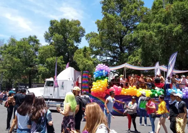 Marchan miles de integrantes de la comunidad LGBTTTIQA+ en Paseo de la Reforma