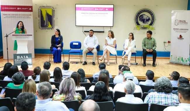 Durante la firma del convenio se presentó el programa ProAire. Foto: Semarnat