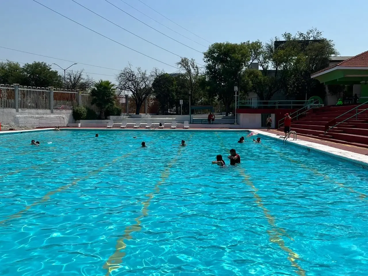 El municipio de Monterrey reabrió las albercas de los Parques España, Tucán y Aztlán.  Fotos. Cynthia Pardo