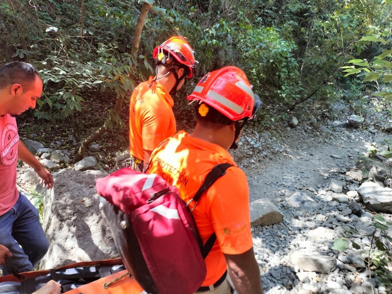 Rescata Protección Civil de Guadalupe a mujer en las Cascadas . Foto. Cortesía