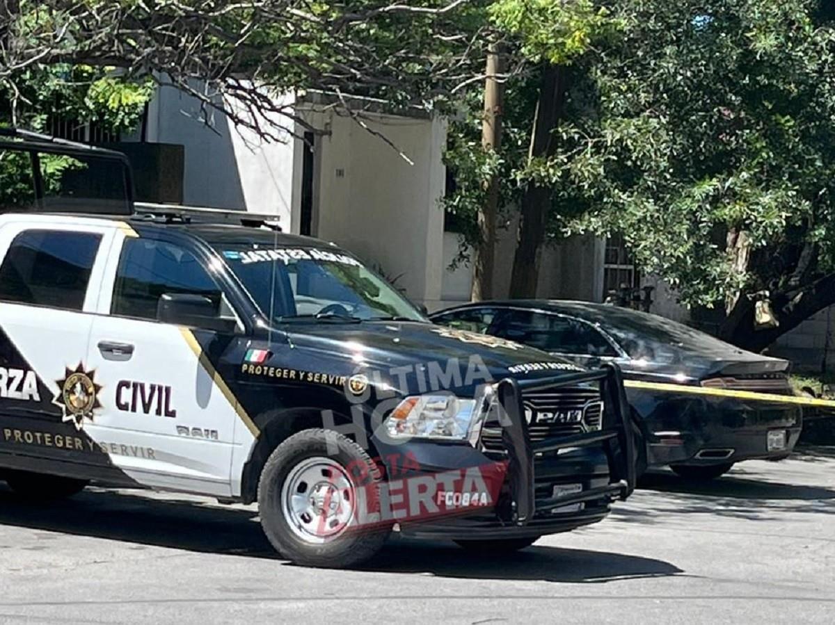 Fuerza Civil localizó un vehículo con varios impactos de bala en la colonia Central del municipio de Monterrey. Foto: Raymundo Elizalde