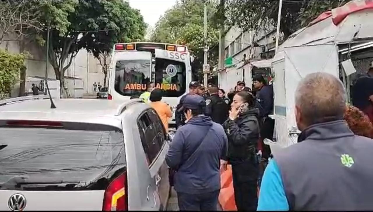 Atropella a mujer por pasarse el alto en Isabel la Católica y Chimalpopoca