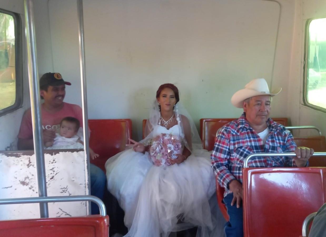 La publicación se hizo viral y se llenó de mensajes de apoyo y amor para la pareja, además celebraron que hayan logrado resolver la situación. Foto: Facebook Elizabeth Villarreal.