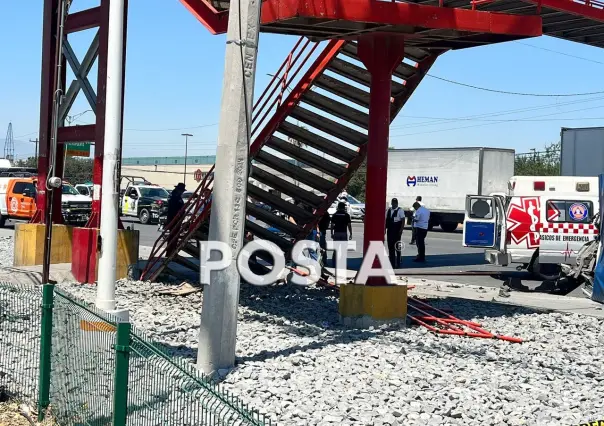 Arrolla camioneta a mujer que esperaba el camión en Apodaca