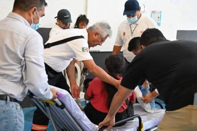 Da a luz mujer al interior de un autobús que llevaba migrantes en Veracruz